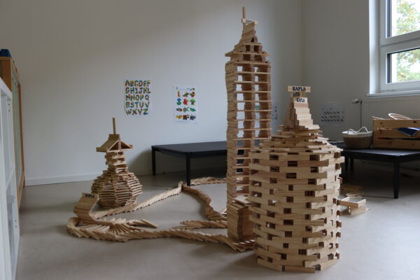 Bauraum: Bauen und Konstruieren mit Naturmaterialien und Lego